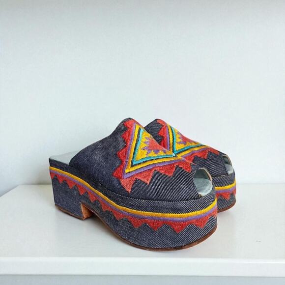 Vintage Shoes - Vintage 60s Edouard Jerrold Denim Platform Mules | Embroidered Southwest | Sz 6